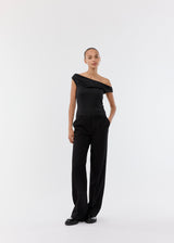 Off-shoulder top in a stretchy material. HimaMD off-shoulder top is fitted and slightly cropped.