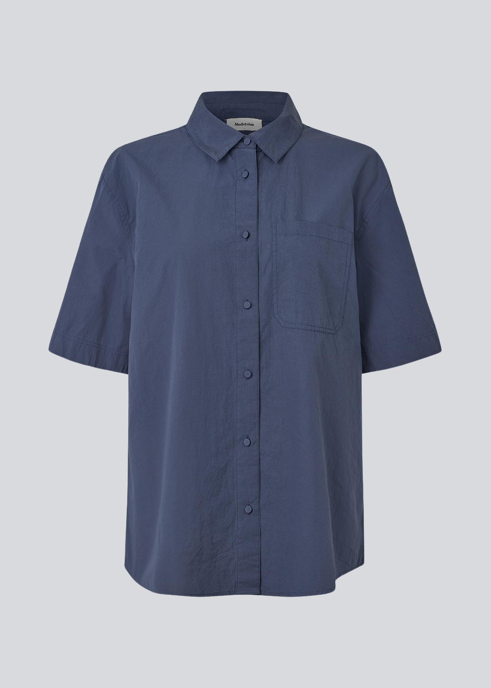 Shortsleeved shirt with a loose fit. MaudeMD SS shirt has cheast pocket, shirt collar and a button closure in front.