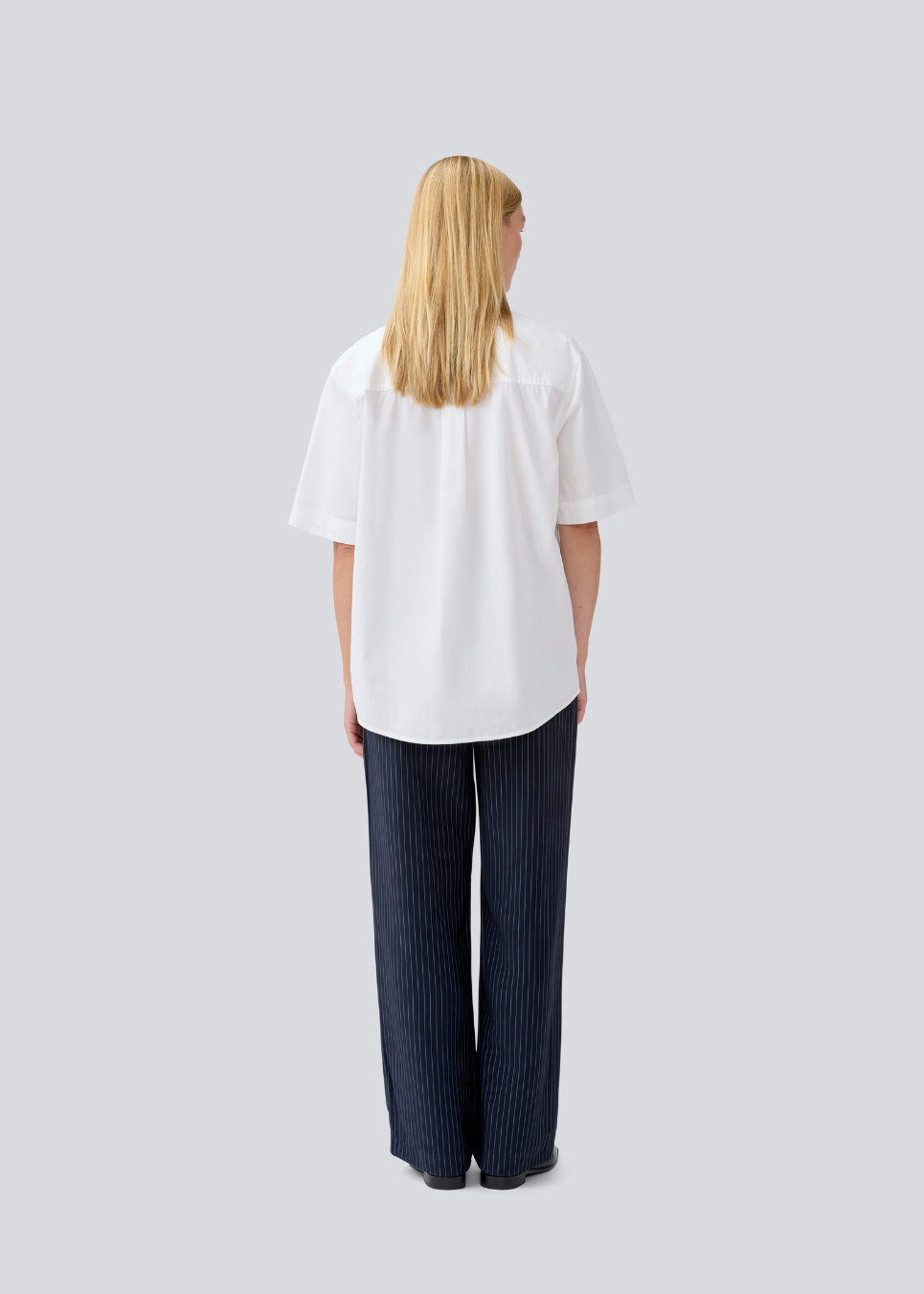 Shortsleeved shirt with a loose fit. MaudeMD SS shirt has cheast pocket, shirt collar and a button closure in front
