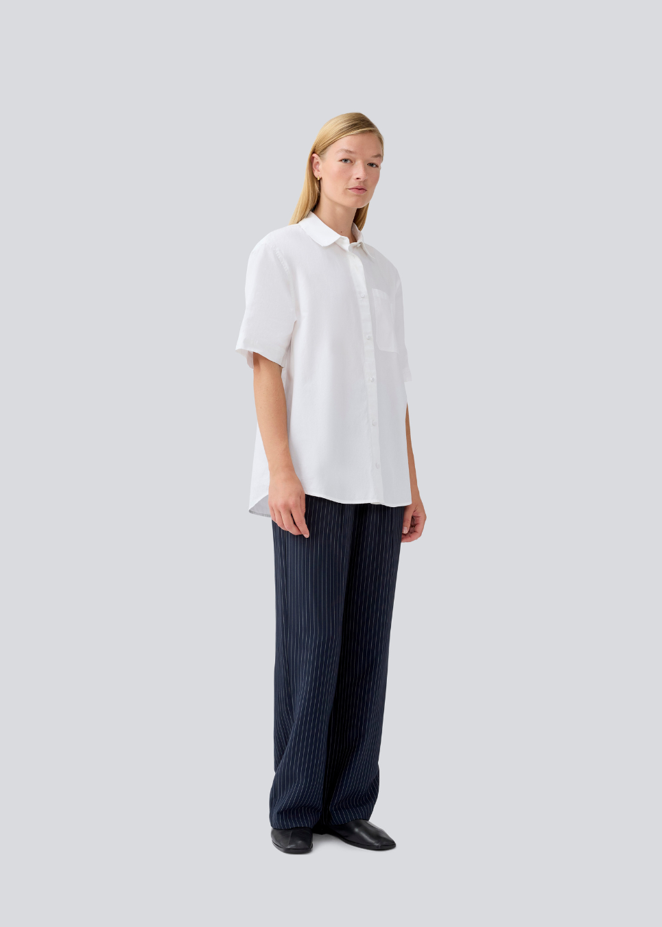 Shortsleeved shirt with a loose fit. MaudeMD SS shirt has cheast pocket, shirt collar and a button closure in front