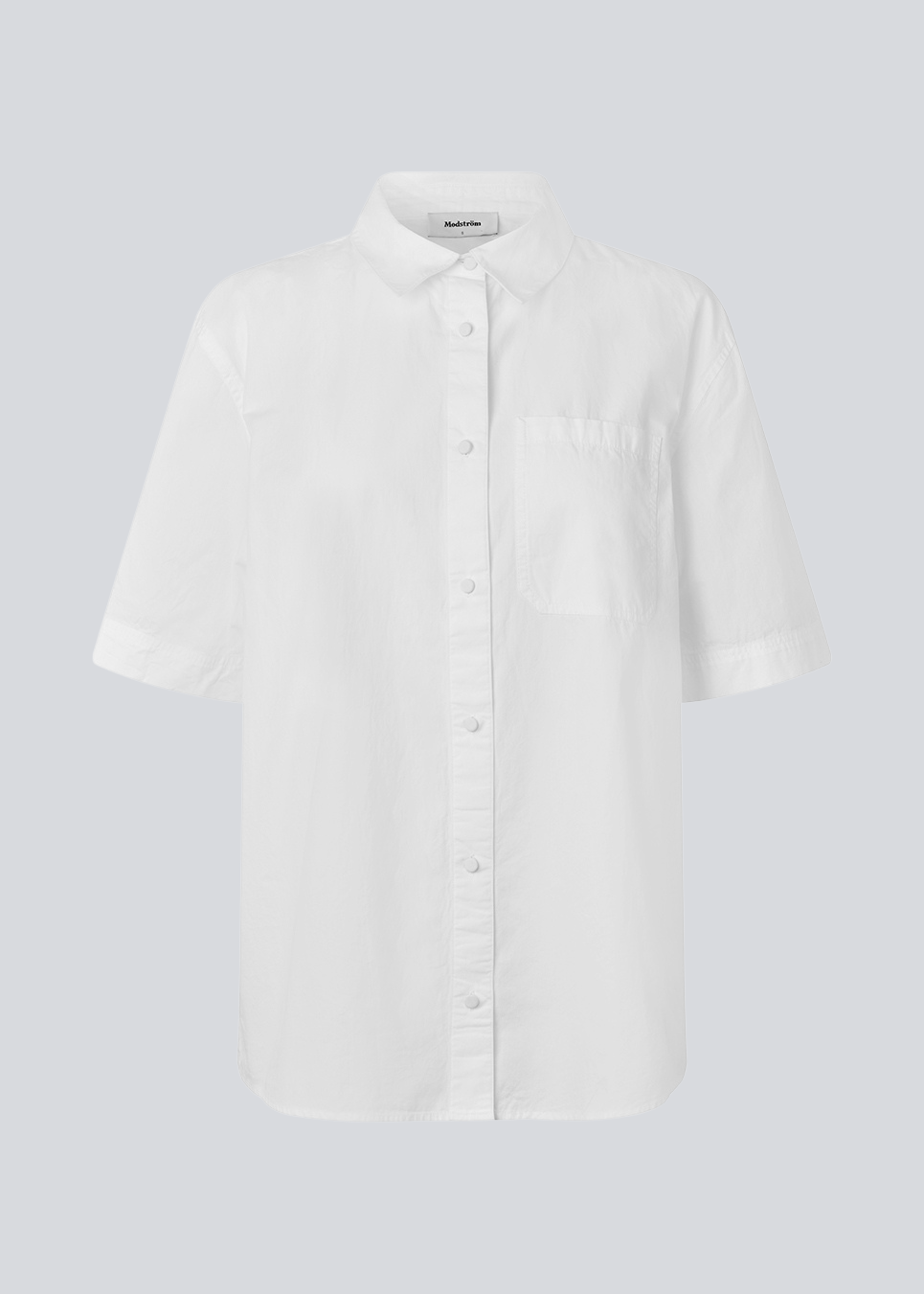 Shortsleeved shirt with a loose fit. MaudeMD SS shirt has cheast pocket, shirt collar and a button closure in front