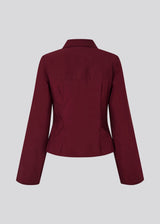 Classic fitted shirt in a cotton mix in a beautiful dark red color/burgundy. ToveMD shirt has a collar, button closure in front and long wide sleeves. The color matches the shirt in the model picture.