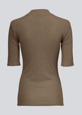 Short-sleeved t-shirt with a high neck. Krown t-shirt is in a nice rib quality and has a tight fit.