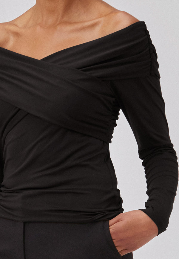 Long-sleeved top in black in a soft quality. GeorgiaMD wrap top has a slim silhouette and a slight off-shoulder effect with a draped wrap look at the top. The model is 175 cm and wears a size S/36.