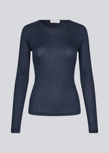 HarperMD LS top is a slim-fitting top with long sleeves and a round neck made from a thin, soft jersey. 