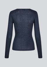 HarperMD LS top is a slim-fitting top with long sleeves and a round neck made from a thin, soft jersey. 