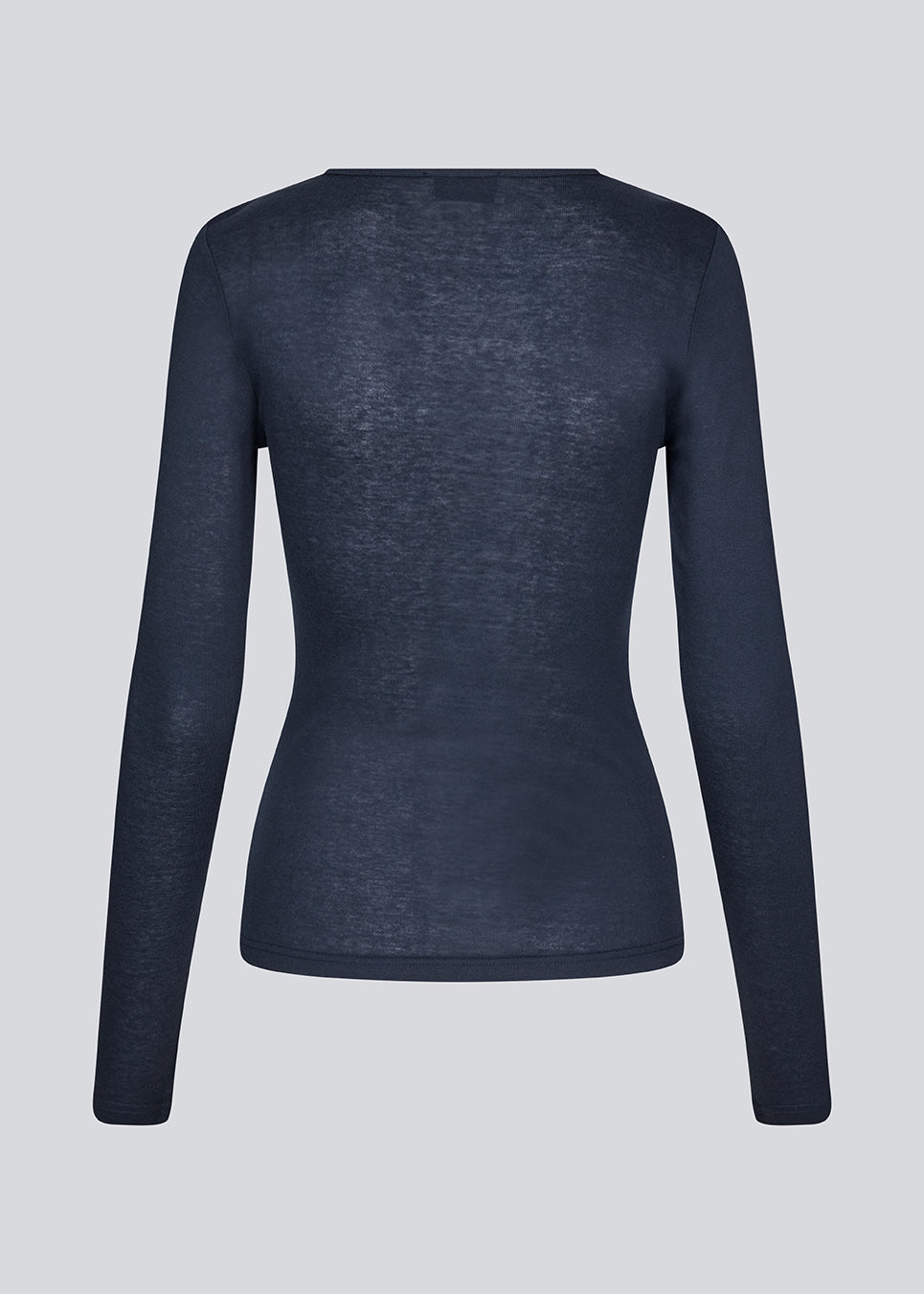 HarperMD LS top is a slim-fitting top with long sleeves and a round neck made from a thin, soft jersey. 