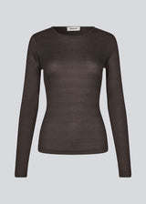 HarperMD LS top is a slim-fitting top with long sleeves and a round neck made from a thin, soft jersey. 