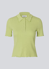 Fitted green polo in jersey. MagdaloneMD polo has short sleeves and babylock edges. 