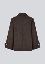 Classic short jacket in a wool mix. Ofiamd jacket has a relaxed fit, hidden button closure and collar. The model is 175 cm and wears a size s/36.