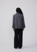 Classic short jacket in a wool mix. Ofiamd jacket has a relaxed fit, hidden button closure and collar. The model is 175 cm and wears a size s/36.