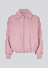 Padded bomber jacket in a wool mix. Ommimd jacket has a zipper closure, collar and two front pockets. The model is 175 cm and wears a size s/36.