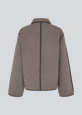 Quilted jacket with a loose fit. Ominemd jacket has a shirt collar, button closure, and two front pockets. 
