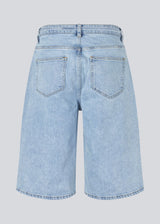 Shorts with wide legs in cotton denim. IsoldeMD long shorts has a high waist, front and back pockets and a tie band at the waist.