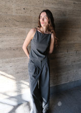 Sleeveless top with thin straps. Tuesdaysmd top has an open back and adjustable straps. The model is 175 cm and wears a size s/36.