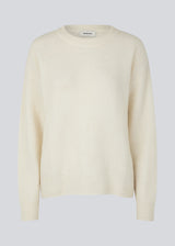 Fine-knitted jumper with wool and llama wool. AdrianMD o-neck has a round neck and long sleeves with ribbed trimmings. Dropped shoulders and a casual fit.