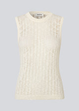 Sleeveless top in a sheer knit pattern. The AgnesMD Top features a round neckline and is perfect for layering. A modern and lightweight top that combines elegance with versatility.