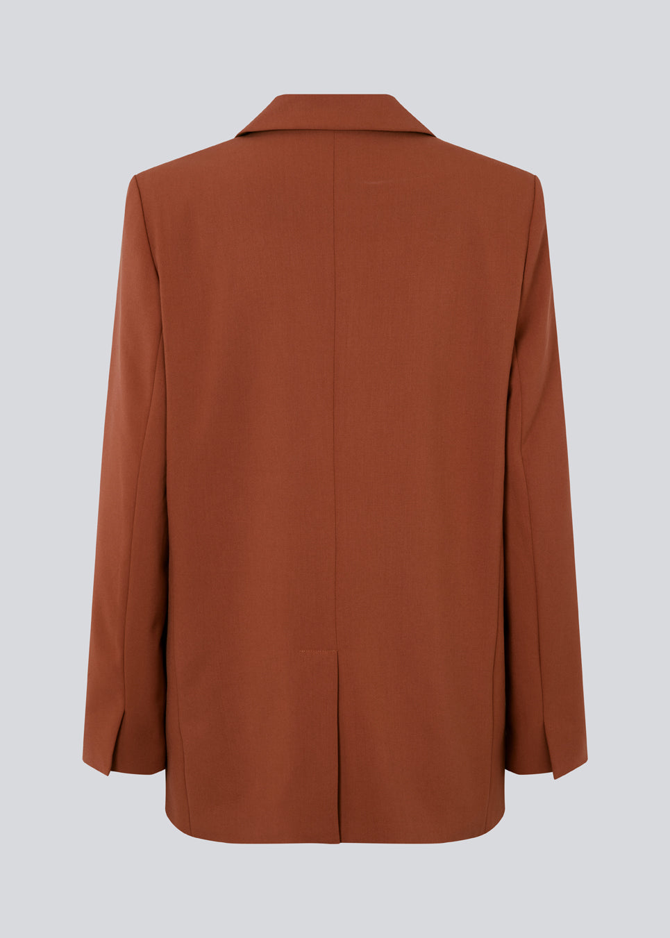 Oversized blazer in the color maple with a drapy fit. AnkerMD blazer has collar and notch lapels with a single button closure. Flap welt front pockets. Slits on cuffs and single back vent. Lined.
