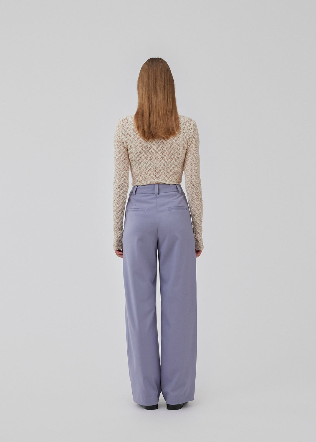 Pants in a relaxed fit. AnkerMD wide pants have a regular waist with pleats in front and wide, long legs. Decorative back pockets and side pockets.
