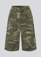 Long cargo shorts in camouflage print. The AthenaMD Long Shorts are made from cotton denim and feature pockets, belt loops, and a button-and-zip fly closure. A modern and stylish choice for relaxed summer looks.