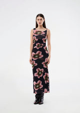 Elegant, fitted maxi dress in lightweight, sheer mesh with draped detailing. The BenjaMD Print Dress is designed in a graphic floral print for a modern and eye-catching look - perfect for occasions where you want to stand out in style and fashion.