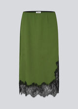 Edgy midi skirt with contrasting lace. The BirkMD Skirt features an elastic waistband and a relaxed, flattering fit - a cool and feminine style, made from 100% recycled polyester.