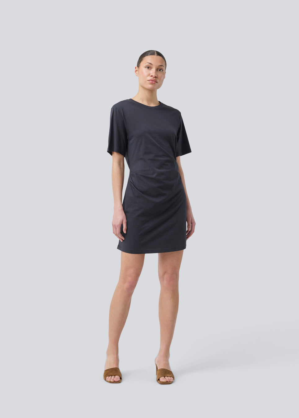 Black jersey dress with short sleeves. BrazilMD dress has a relaxed fit and gatherings on the side. 