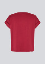 T-shirt in organic cotton in dark red with a slightly cropped length. BrazilMD short t-shirt has a rounder neck and rolled up sleeves. 