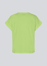 T-shirt in organic cotton in lime green with a slightly cropped length. BrazilMD short t-shirt has a rounder neck and rolled-up sleeves. 