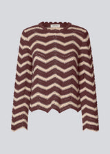 Our very popular crochet sweater is back! Now in a new season color!
Jumper in crocheted style made from soft organic cotton. CaryMD o-neck has a relaxed fit, a round neck, wavy hem, long wide sleeves, and detailed finishes. The color is beige and burgundy stripes. 