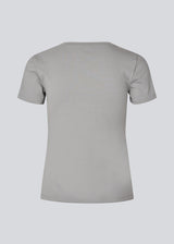Tight fit basic top with a high and straight neckline in grey. DaeMD top is made from a rib-knit organic cotton. The model is 177 cm and wears a size S/36.