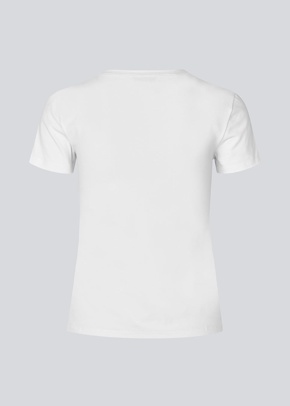 Tight fit basic t-shirt top in white with a high and straight neckline. DaeMD top is made from a ribknitted organic cotton. 
