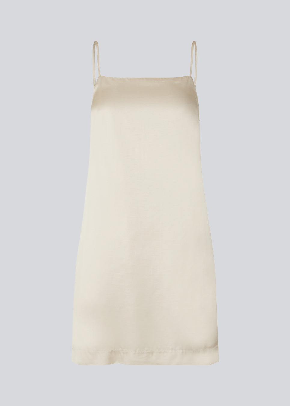 Short dress in satin with lining. DevanMD dress is designed for a slim fit, straight neckline with thin adjustable straps, and a skirt with a little volume.