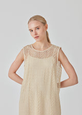 Sleeveless dress in a short length cut from a lace material. DionaMD dress has a round neck in front and a deep neckline in the back. The model is 177 cm and wears a size S/36.