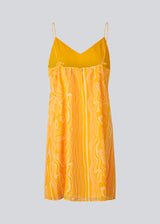 DonteMD print strap dress is a short dress with a slim fit, a v-neckline, ruched detail in the back, cutline at the waist, and narrow adjustable straps. Lined. The model is 177 cm and wears a size S/36.