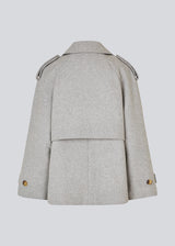Cropped double-breasted wool coat in light grey with hidden buttons. EsmundMD jacket has classic coat details with raglan sleeves and an high yoke at the back. Lined. The model is 175 cm and wears a size S/36.