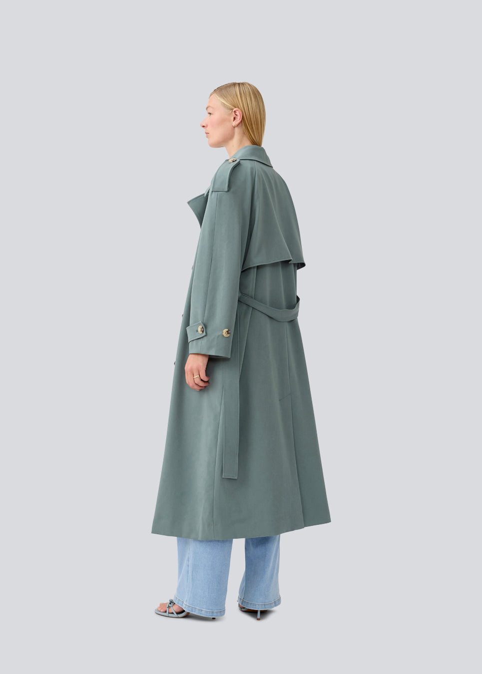 Oversized double-breasted trenchcoat with tie belt at the waist. EvieMD jacket has dropped shoulders and long, wide sleeves. Lined.