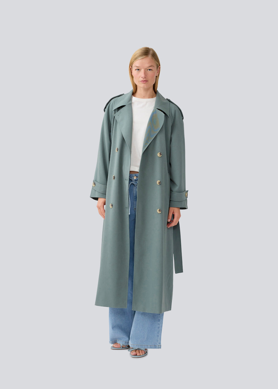 Oversized double-breasted trenchcoat with tie belt at the waist. EvieMD jacket has dropped shoulders and long, wide sleeves. Lined.