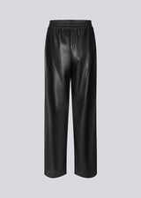 Faux leather pants with straight, wide legs. FaminaMD pants have a high waist with elasticated and are lined for extra comfort. The model is 175 cm and wears a size S/36. Style the pants with the matching shirt in the same color: FaminaMD shirt.