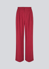 FanyaMD pants have a menswear-inspired look with straight, wide legs, a high waist with zip fly and button and elastication in back. Doubble pleat in front and side pockets. The model is 175 cm and wears a size S/36.