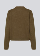 Fine knit jumper in the color Breen with a normal fit and round neckline. FaroMD o-neck is designed with long sleeves with ruching and a slight puff with rib trimmings. The model is 175 cm and wears a size S/36.