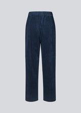 Corduroy pants in navy sky with long, wide legs and a high waist with zip fly and button, and elastic on the back. FikaMD pants are lined. The model is 175 cm and wears a size S/36. side pockets. The model is 175 cm and wears a size S/36.