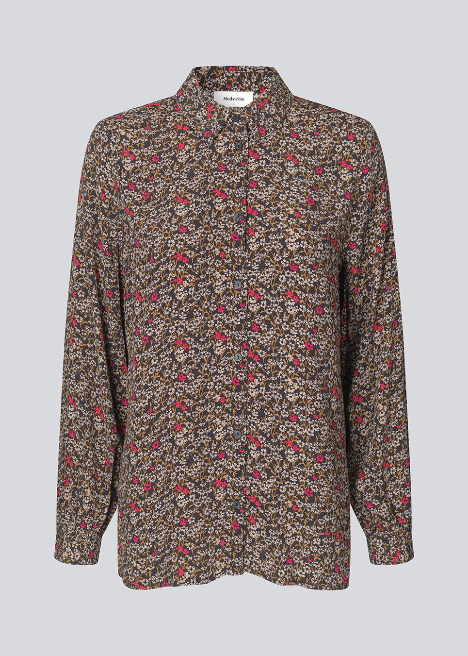 Relaxed shirt in a light, woven quality made from EcoVero viscose. FloryMD print shirt has collar and buttons in front and long wide sleeves with cuff. The model is 175 cm and wears a size S/36.
