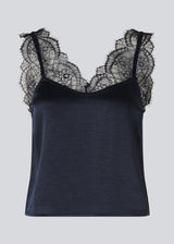 Satin top with a soft drape. FuniMD top is detailed with lacing on the straps and neckline in front and back. The model is 175 cm and wears a size S/36.