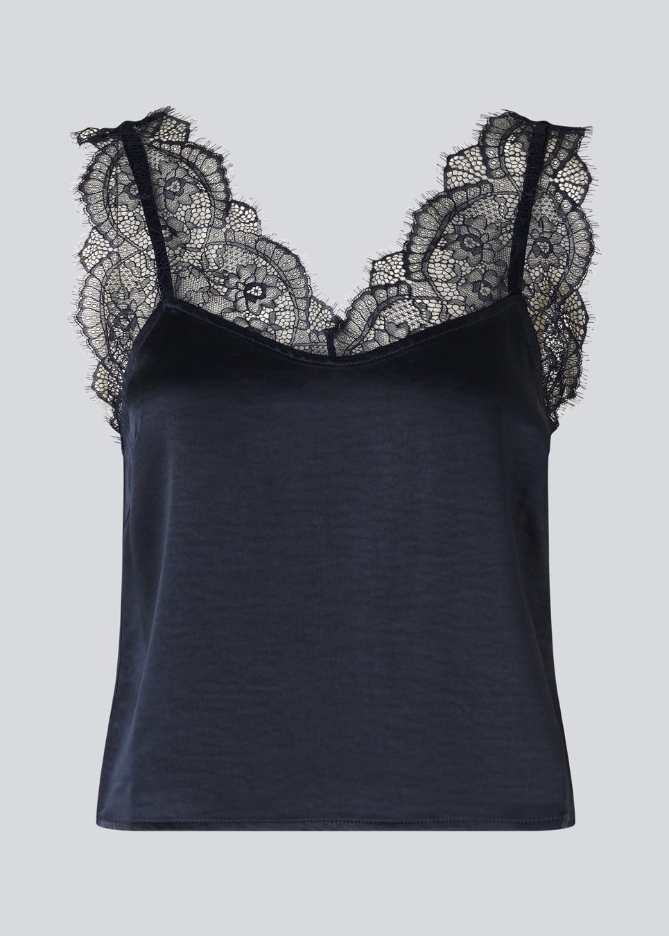 Satin top with a soft drape. FuniMD top is detailed with lacing on the straps and neckline in front and back. The model is 175 cm and wears a size S/36.