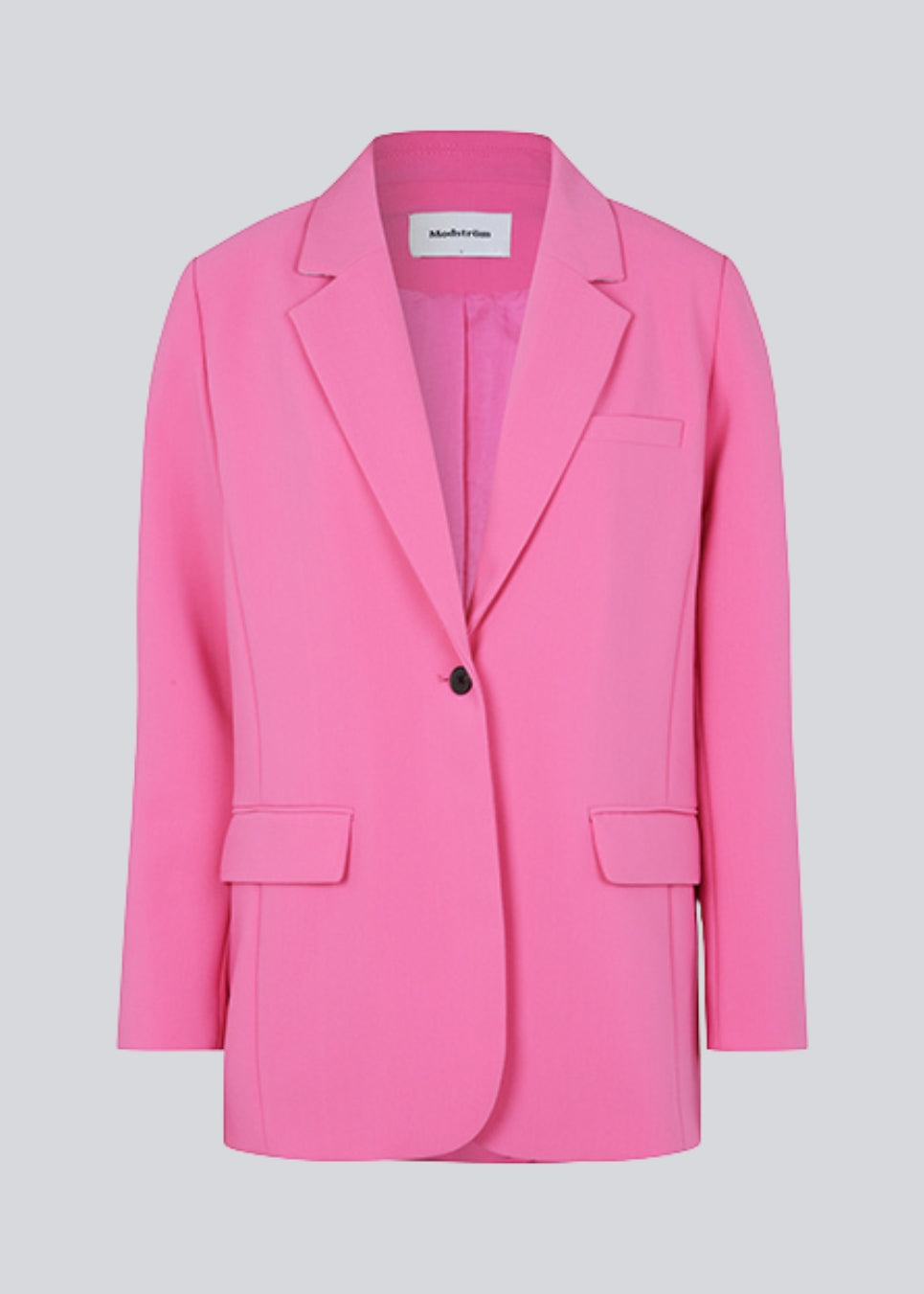 Gale blazer has a classic and elegant design, fulfilled by the beautiful revers collar and a long fit. The blazer has button closure at the front and a chest pocket at the left side. This blazer has a spacious fit. We recommend sizing down.