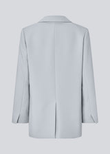 Gale blazer has a classic and elegant design, fulfilled by the beautiful revers collar and a long fit. The blazer has button closure at the front and a chest pocket at the left side.