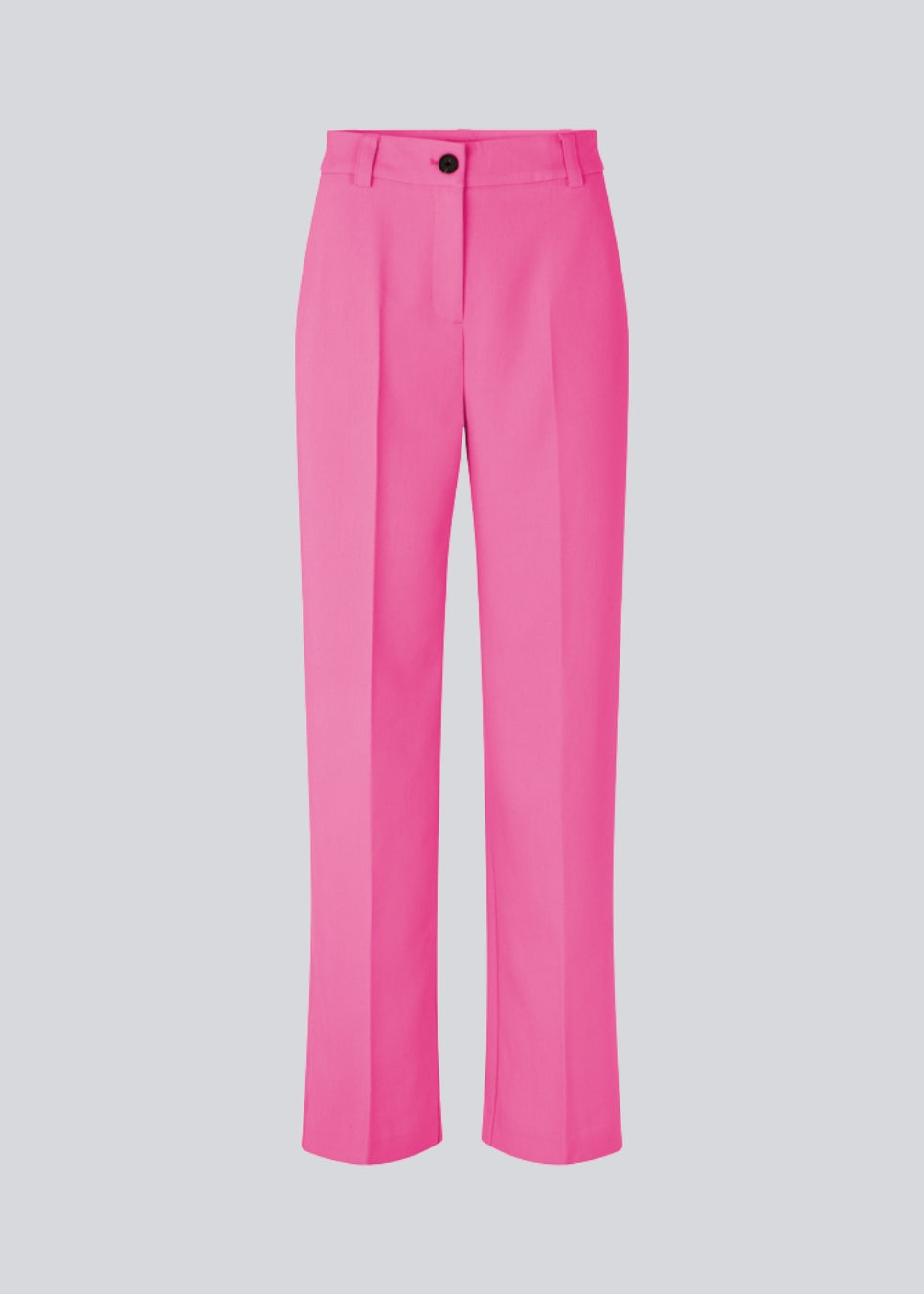 Gale pants has a classic design. The pants has straight, wide legs with pressfolds, which creates an elegant look.  These pants have a spacious fit. We recommend sizing down.