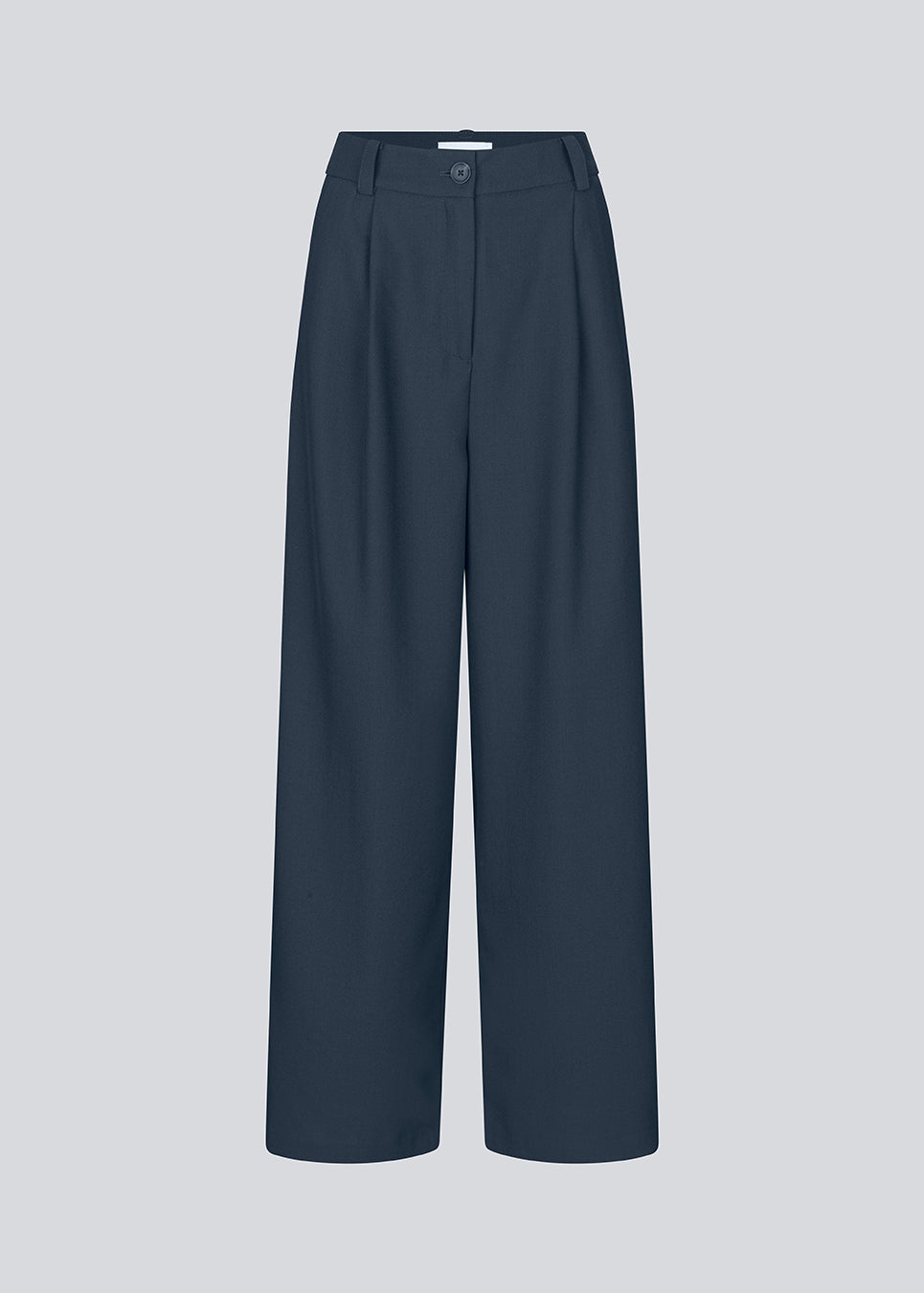 Nany pants in our classic gale-design, but in a lighter material. GaleMD 2 wide pants has wide legs with pleats and side pockets.