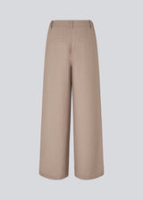 Pants in our classic gale-design, but in a lighter material. GaleMD 2 wide pants has wide legs with pleats and side pockets.